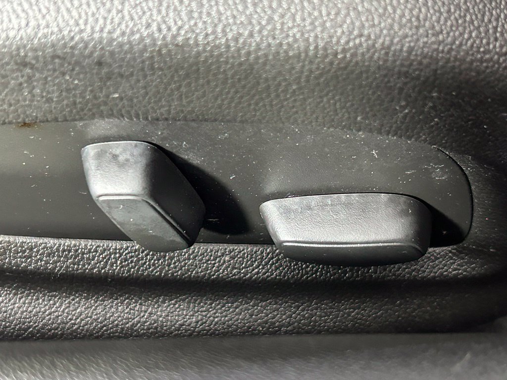 Used 2024 Chevrolet Camaro LT RWD image 12