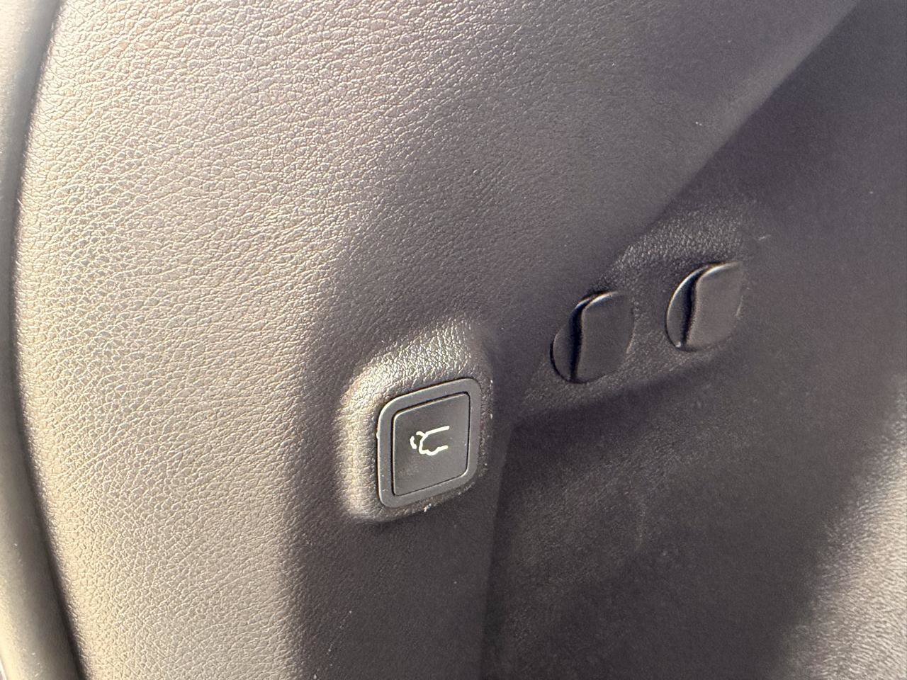 Used 2019 Jeep Cherokee Limited AWD/4WD image 20