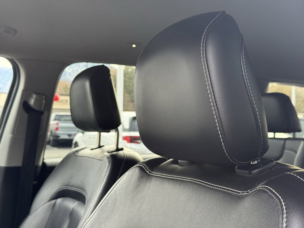 Used 2023 Jeep Grand Cherokee L Limited image 11