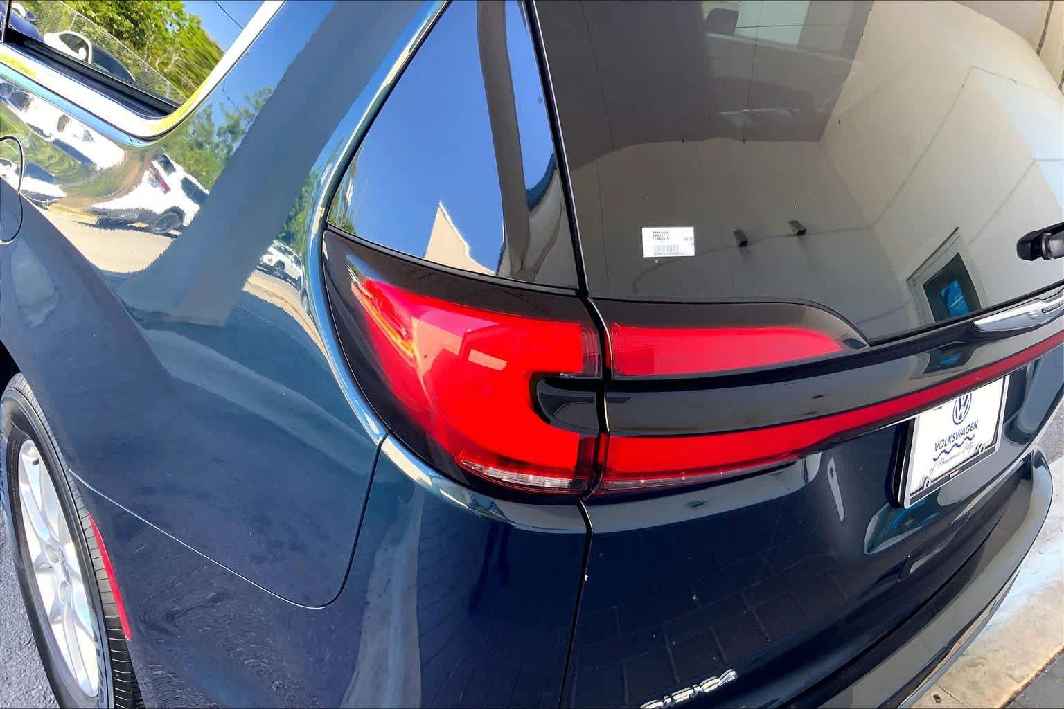Used 2023 Chrysler Pacifica Touring-L FWD image 29