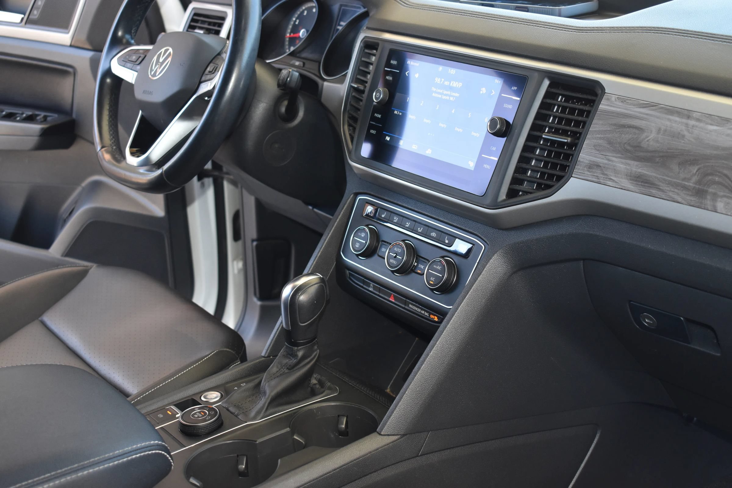 Used 2020 Volkswagen Atlas Cross Sport SE w/ Panoramic Sunroof Package AWD/4WD image 12