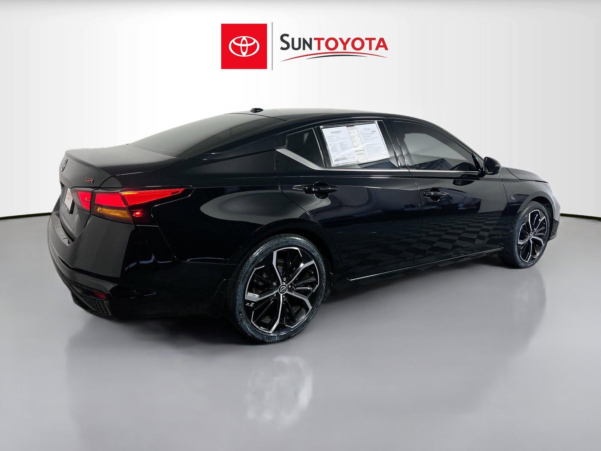 Used 2024 Nissan Altima 2.5 SR w/ SR Premium Package FWD image 4
