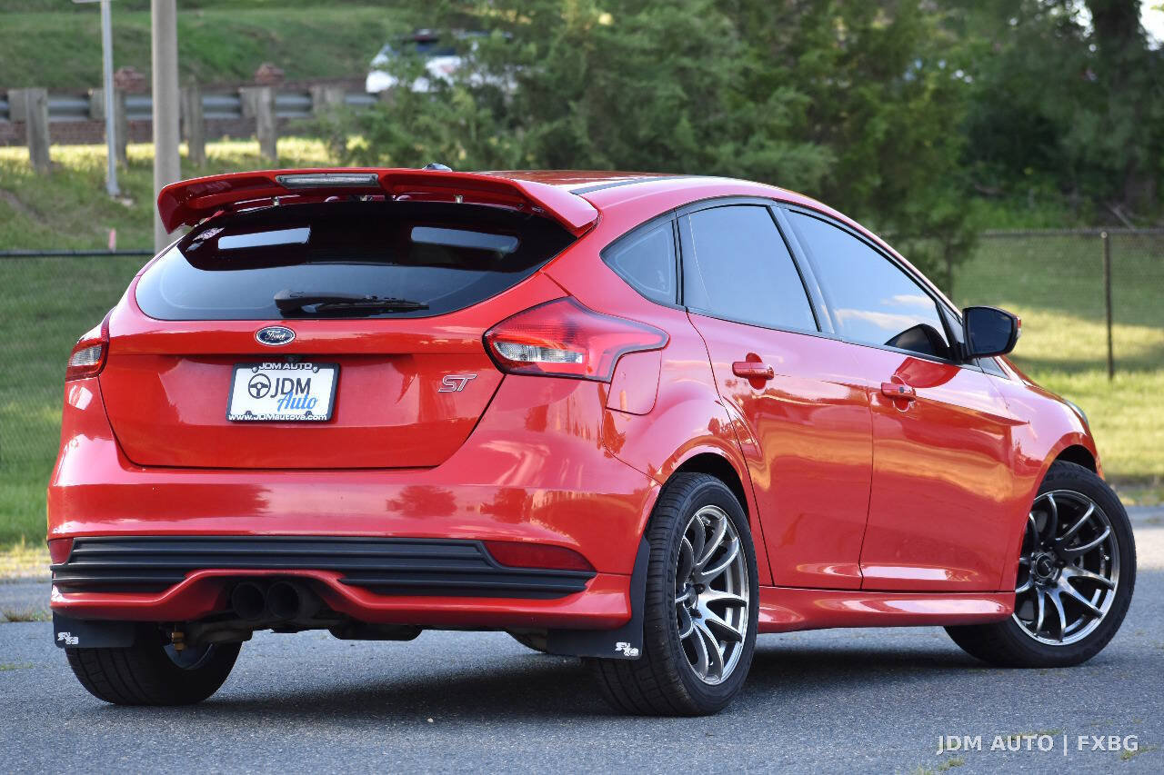 Used 2017 Ford Focus ST FWD image 5