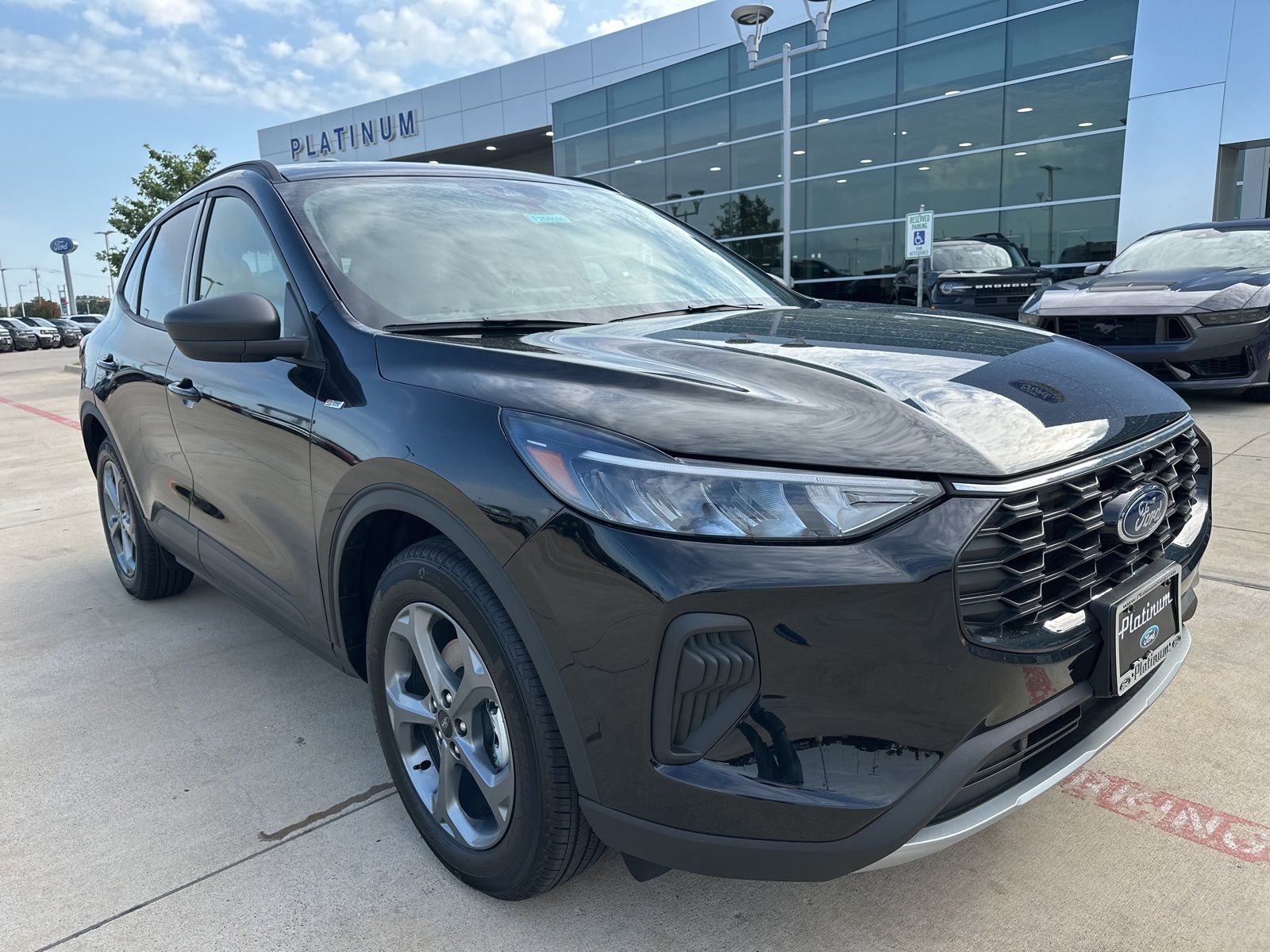 Used 2025 Ford Escape ST-Line w/ Equipment Group 301A image 6