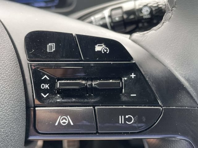 Used 2025 Hyundai Elantra Sport FWD image 13