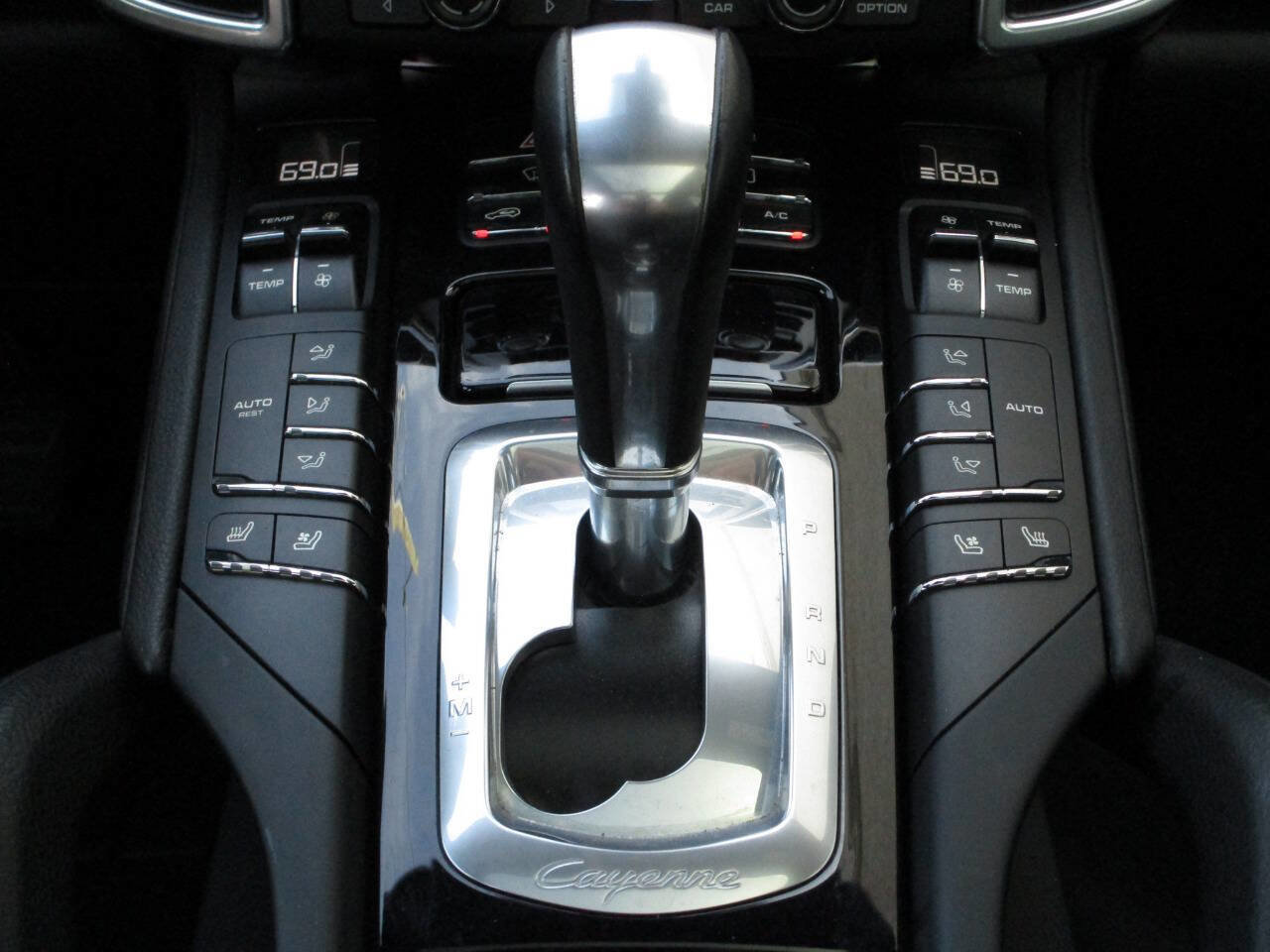 Used 2014 Porsche Cayenne Diesel Platinum Edition image 21