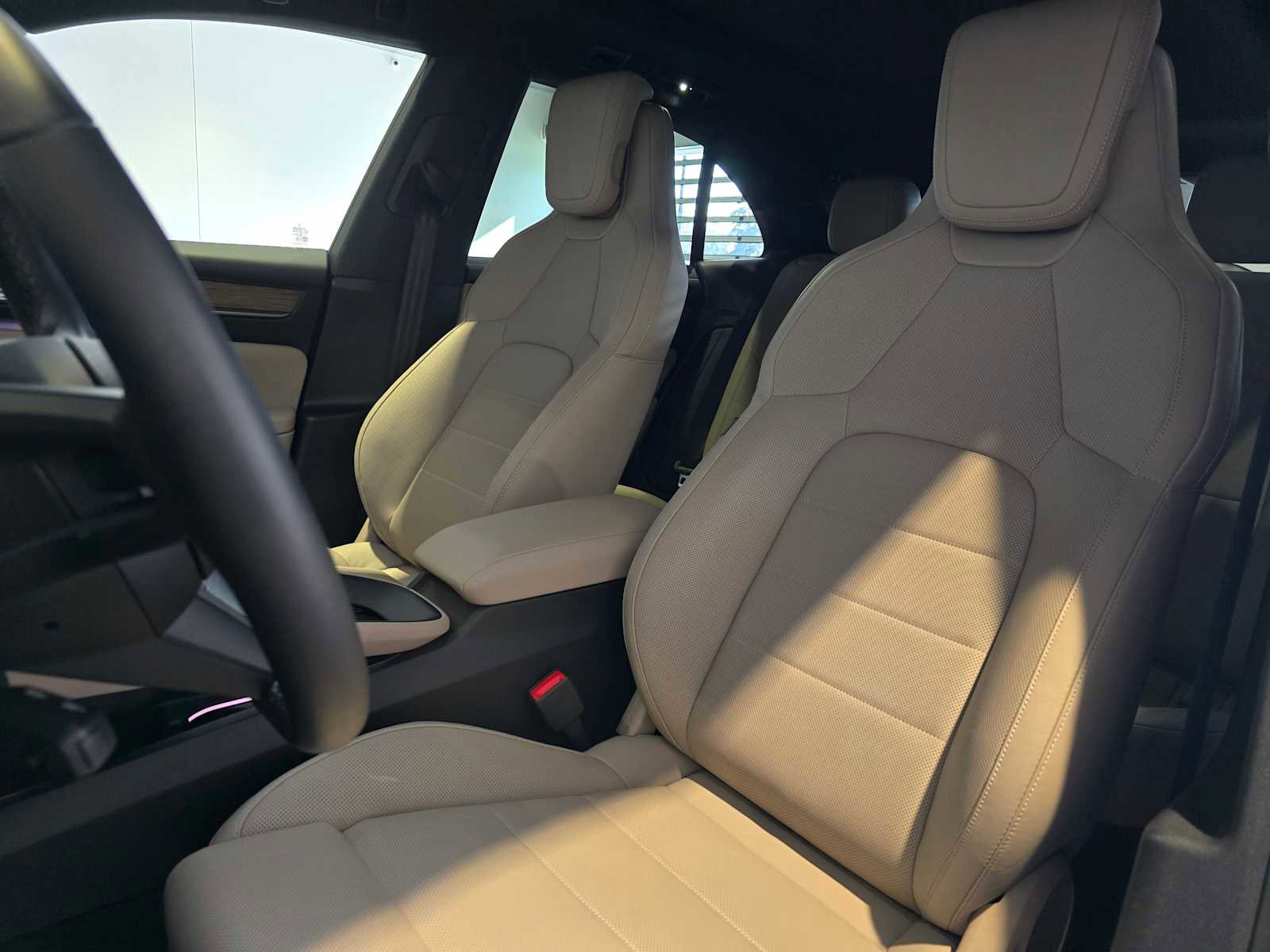 Used 2025 Porsche Macan Electric image 23