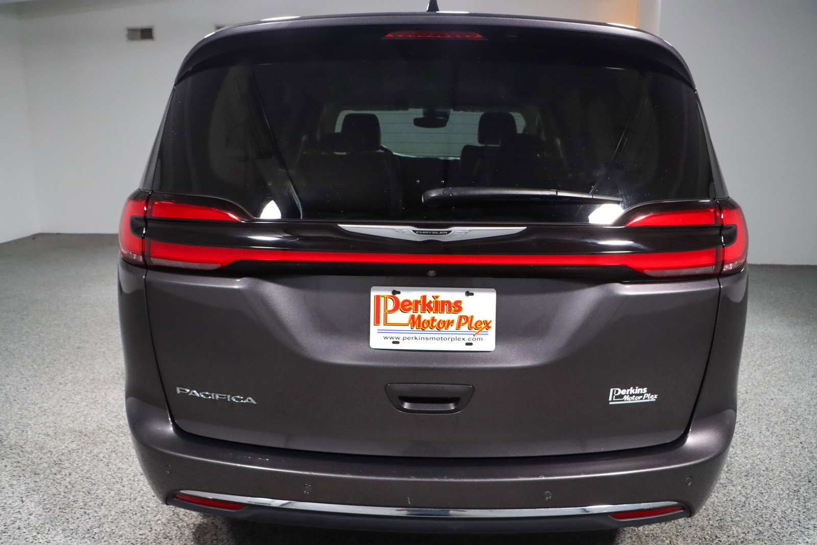 Used 2023 Chrysler Pacifica Touring-L image 8