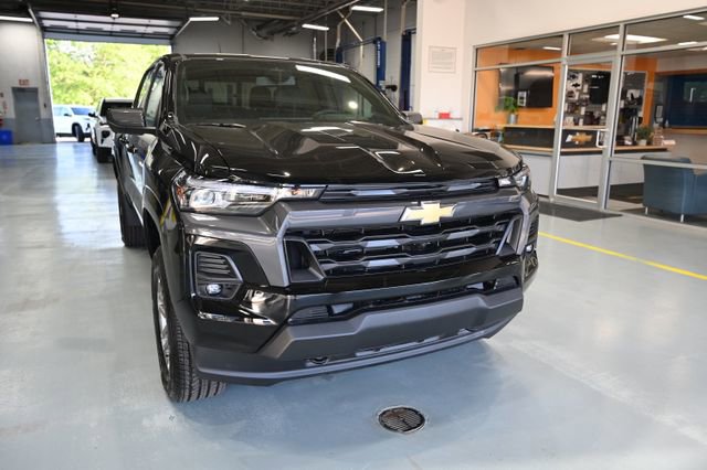 New 2026 Chevrolet Colorado LT w/ LT Convenience Package AWD/4WD image 3