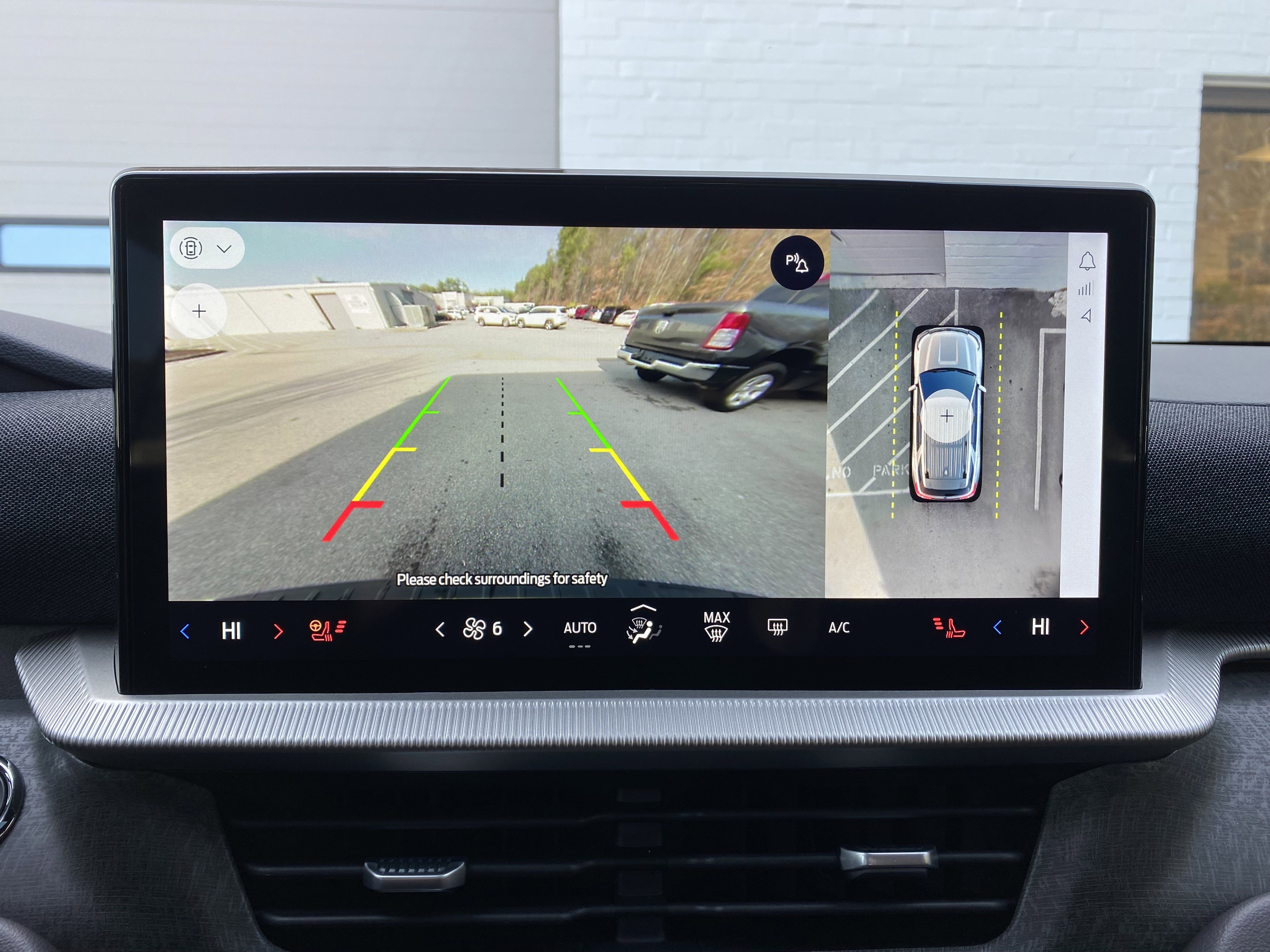 Used 2025 Ford Explorer Platinum image 27