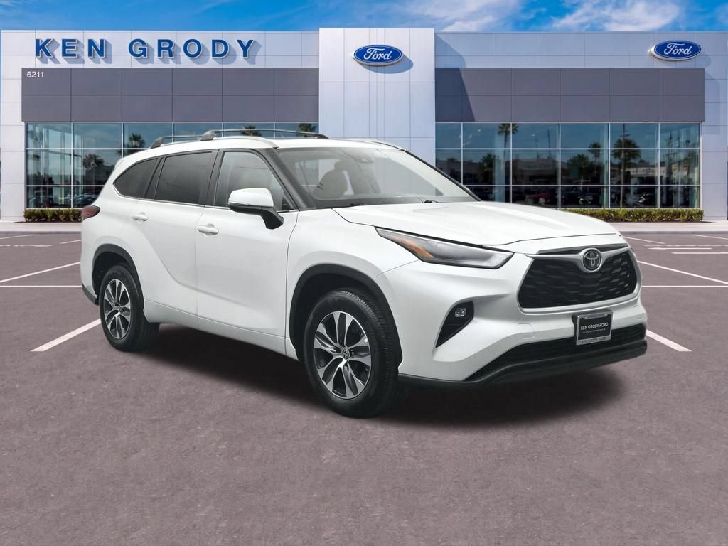 Used 2023 Toyota Highlander XLE FWD 360° Tour
