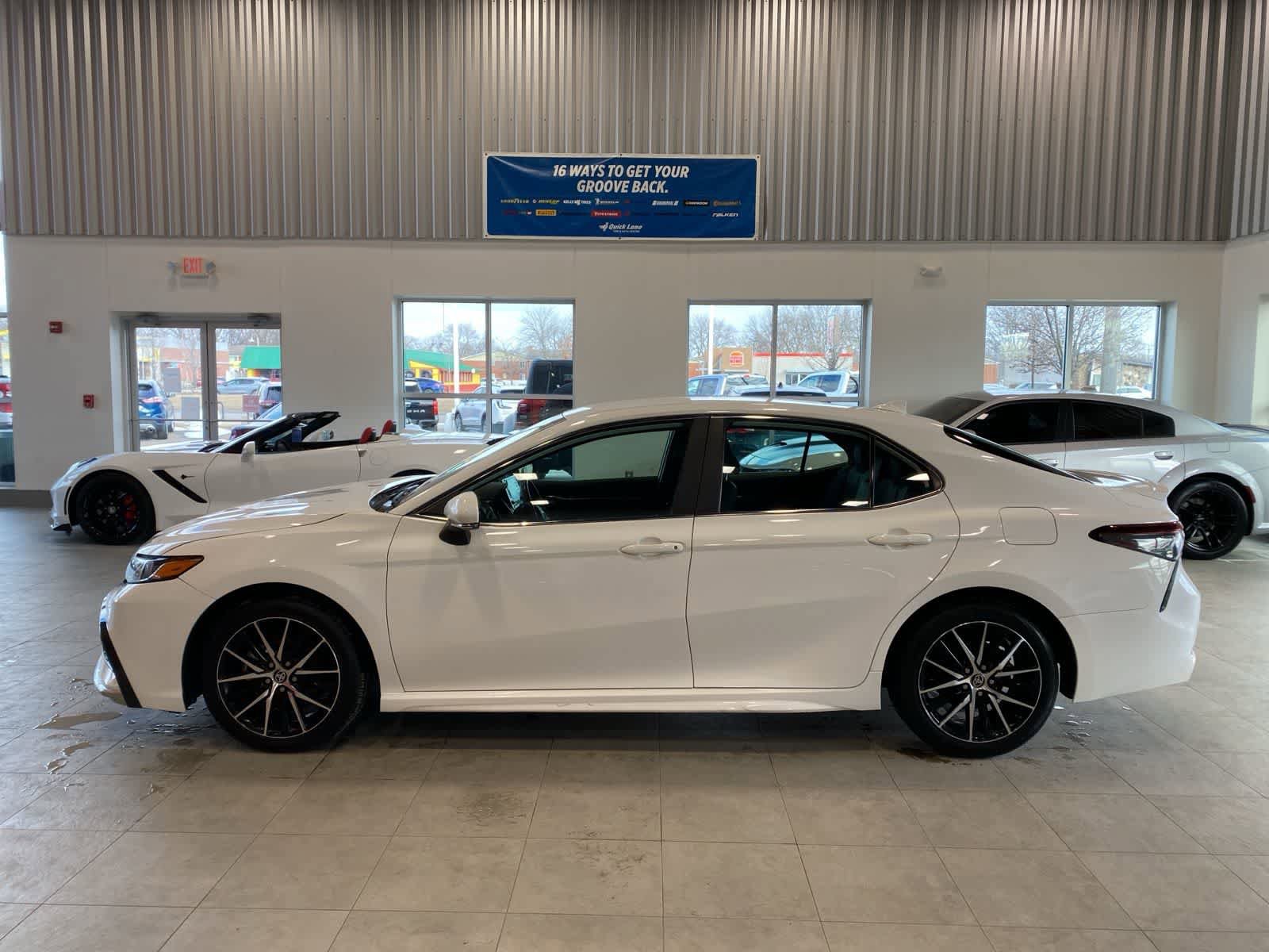 Used 2024 Toyota Camry SE FWD image 2