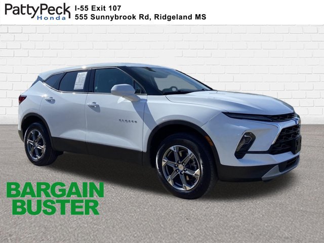 Used 2025 Chevrolet Blazer LT FWD image 1