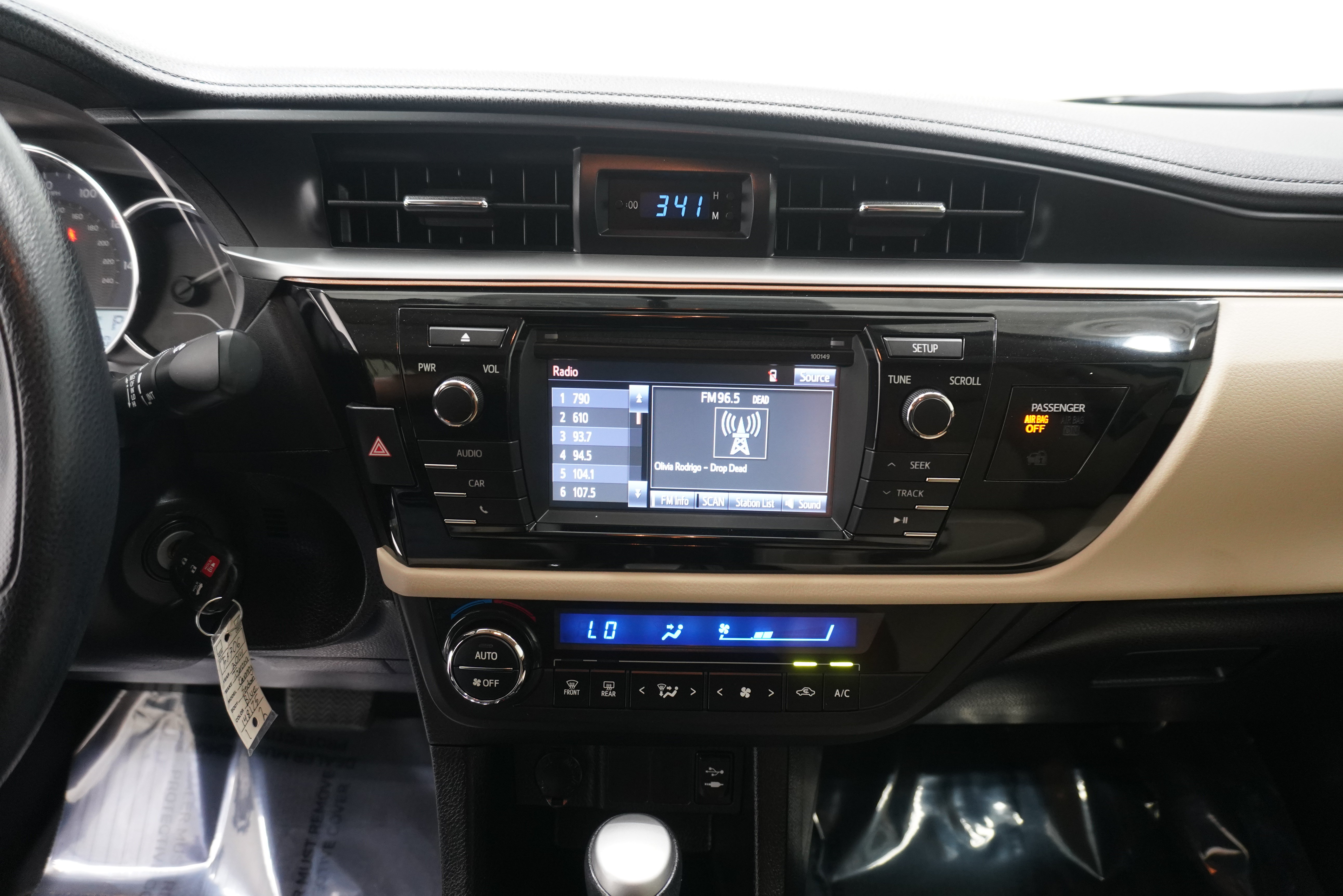 Used 2014 Toyota Corolla LE FWD image 18
