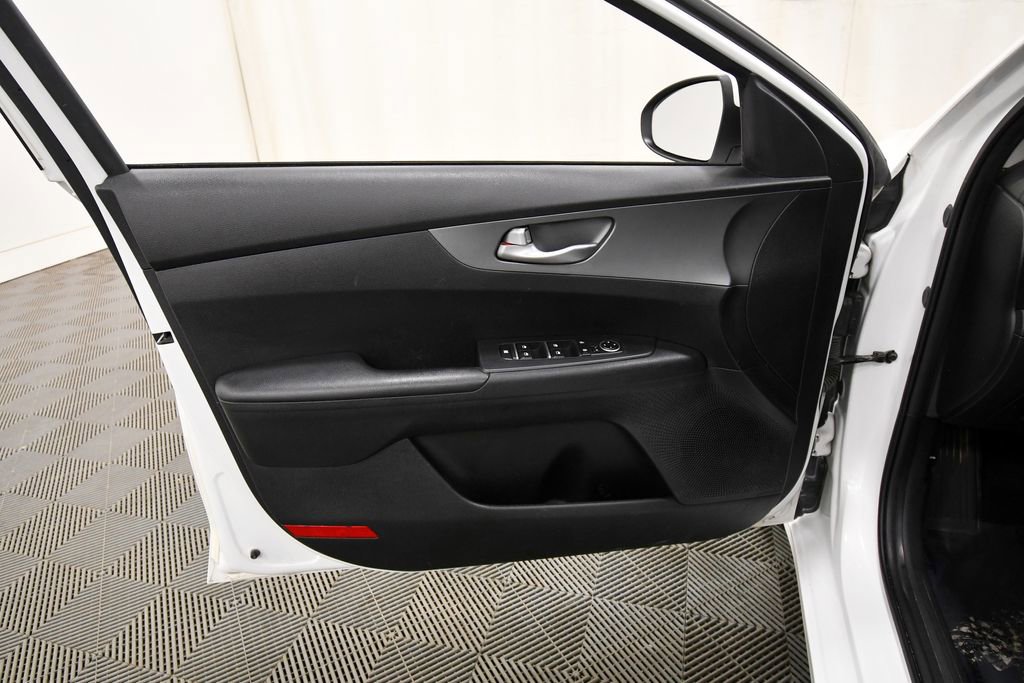 Certified 2019 Kia Forte LXS image 13