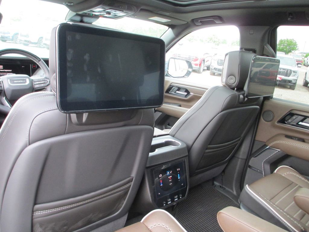 New 2026 GMC Yukon Denali Ultimate AWD/4WD image 12
