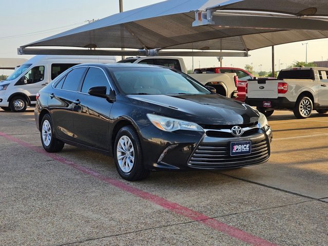 Used 2016 Toyota Camry LE image 3