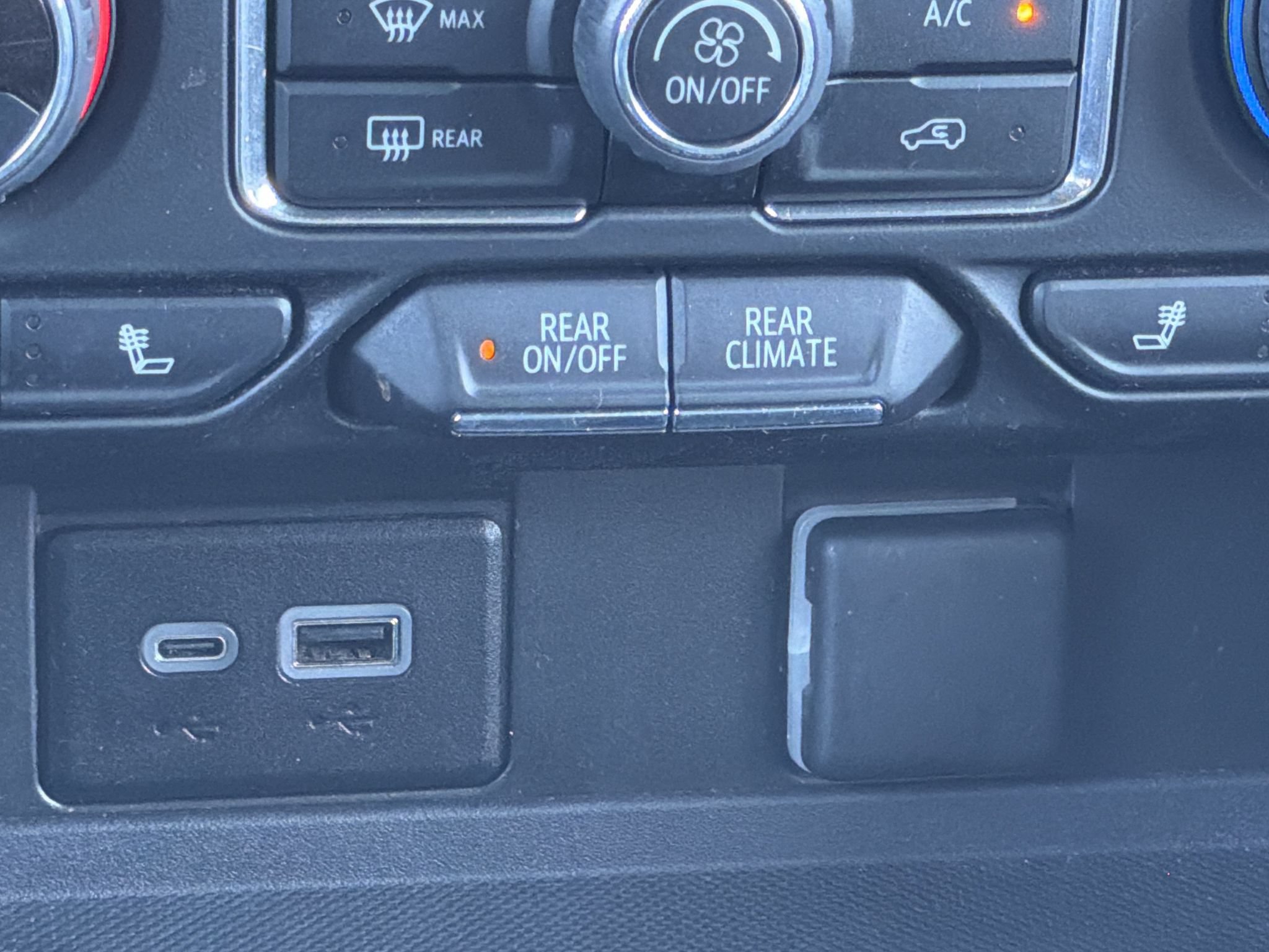 Used 2024 Chevrolet Tahoe LT AWD/4WD image 19