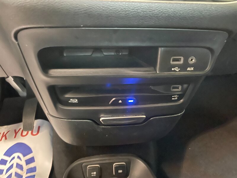 Used 2018 Chrysler Pacifica Touring-L Plus w/ Advanced Safetytec Group FWD image 15