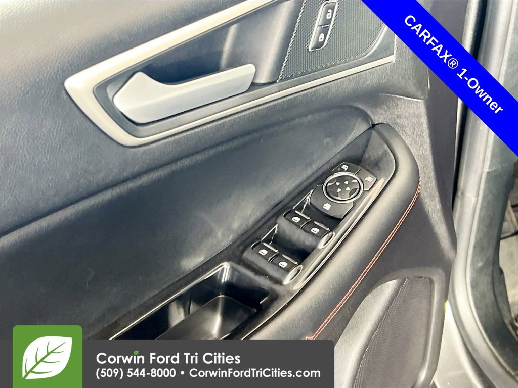 Used 2020 Ford Edge ST-Line w/ Cold Weather Package image 12