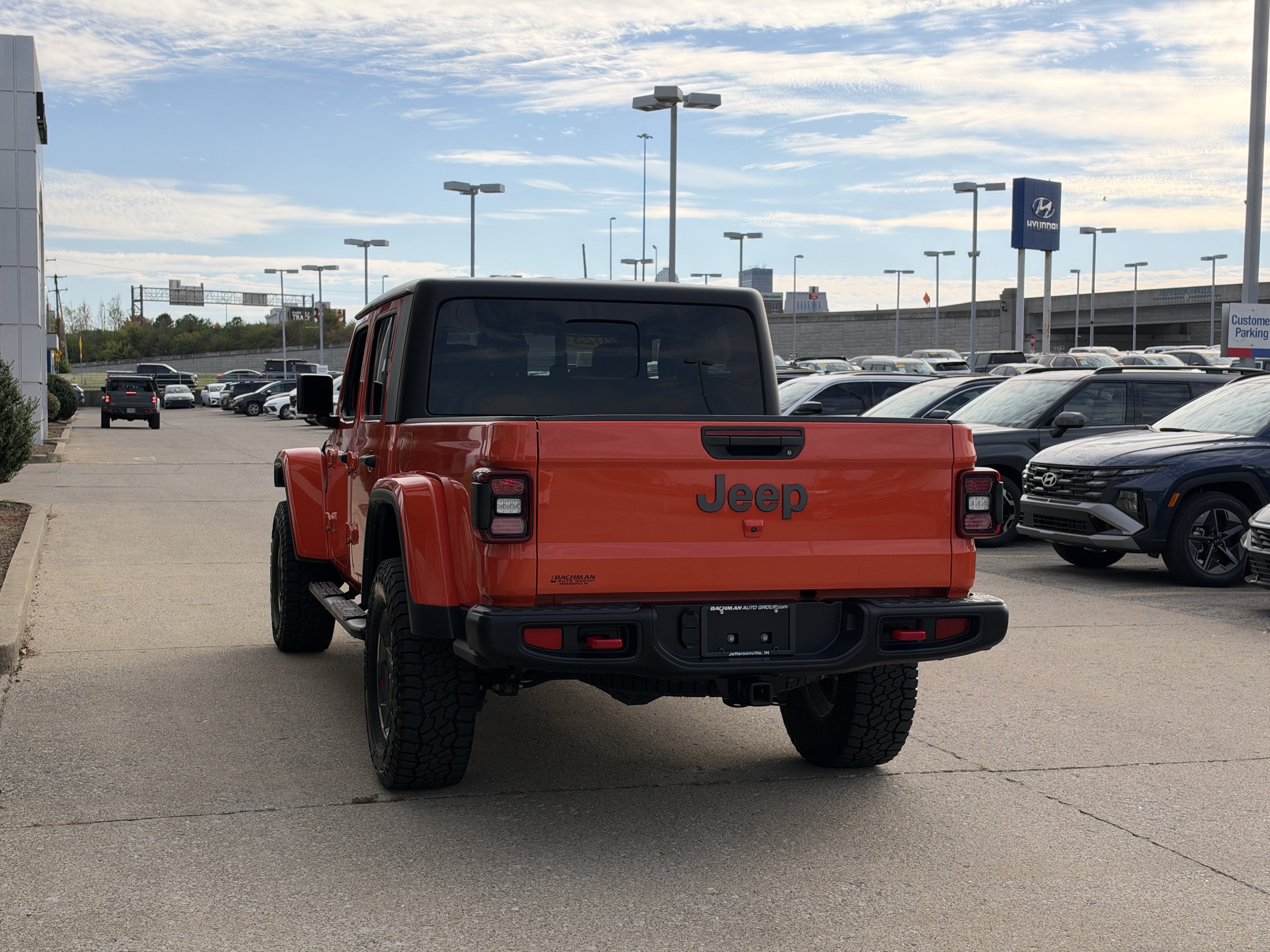 Used 2023 Jeep Gladiator Rubicon w/ LED Lighting Group AWD/4WD image 7