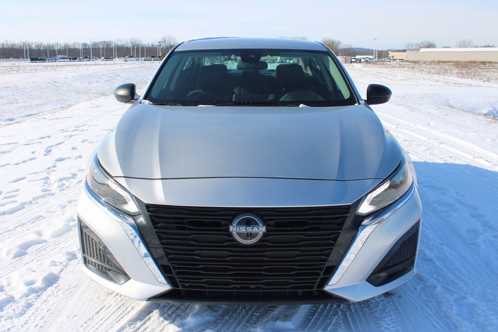 Used 2024 Nissan Altima 2.5 SV image 2