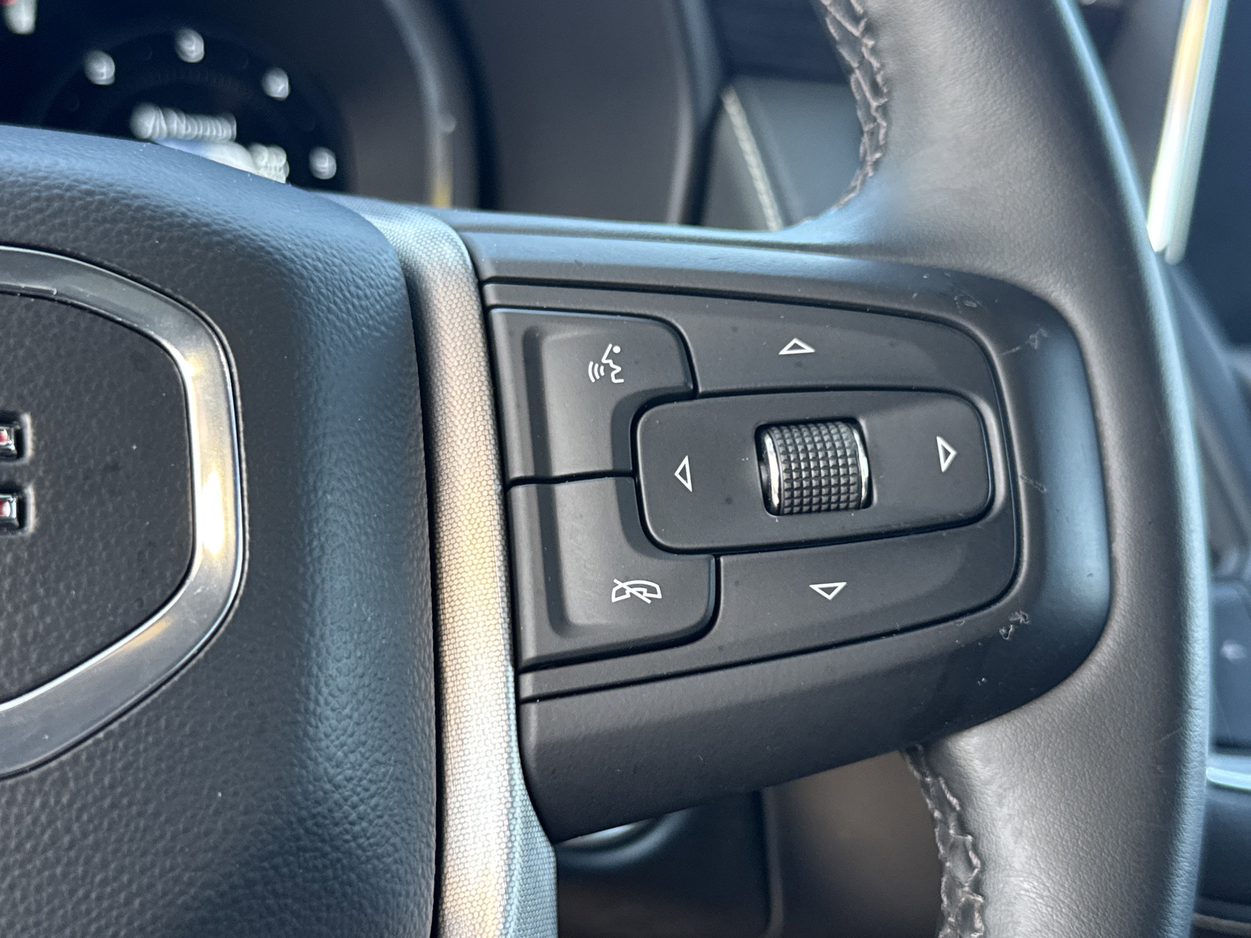 Used 2023 GMC Yukon SLT image 20