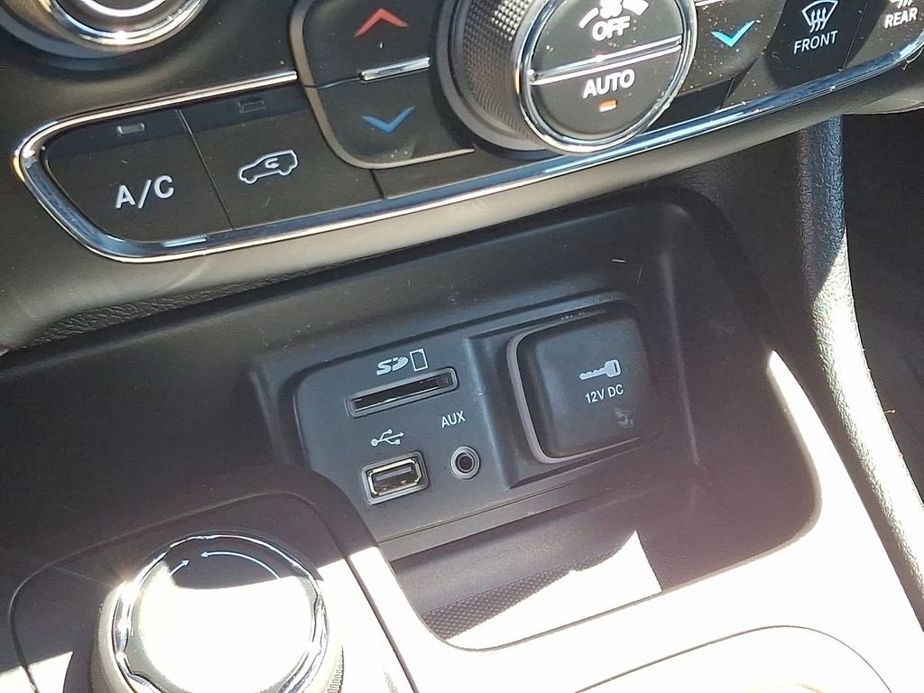 Used 2018 Jeep Cherokee Limited AWD/4WD image 23