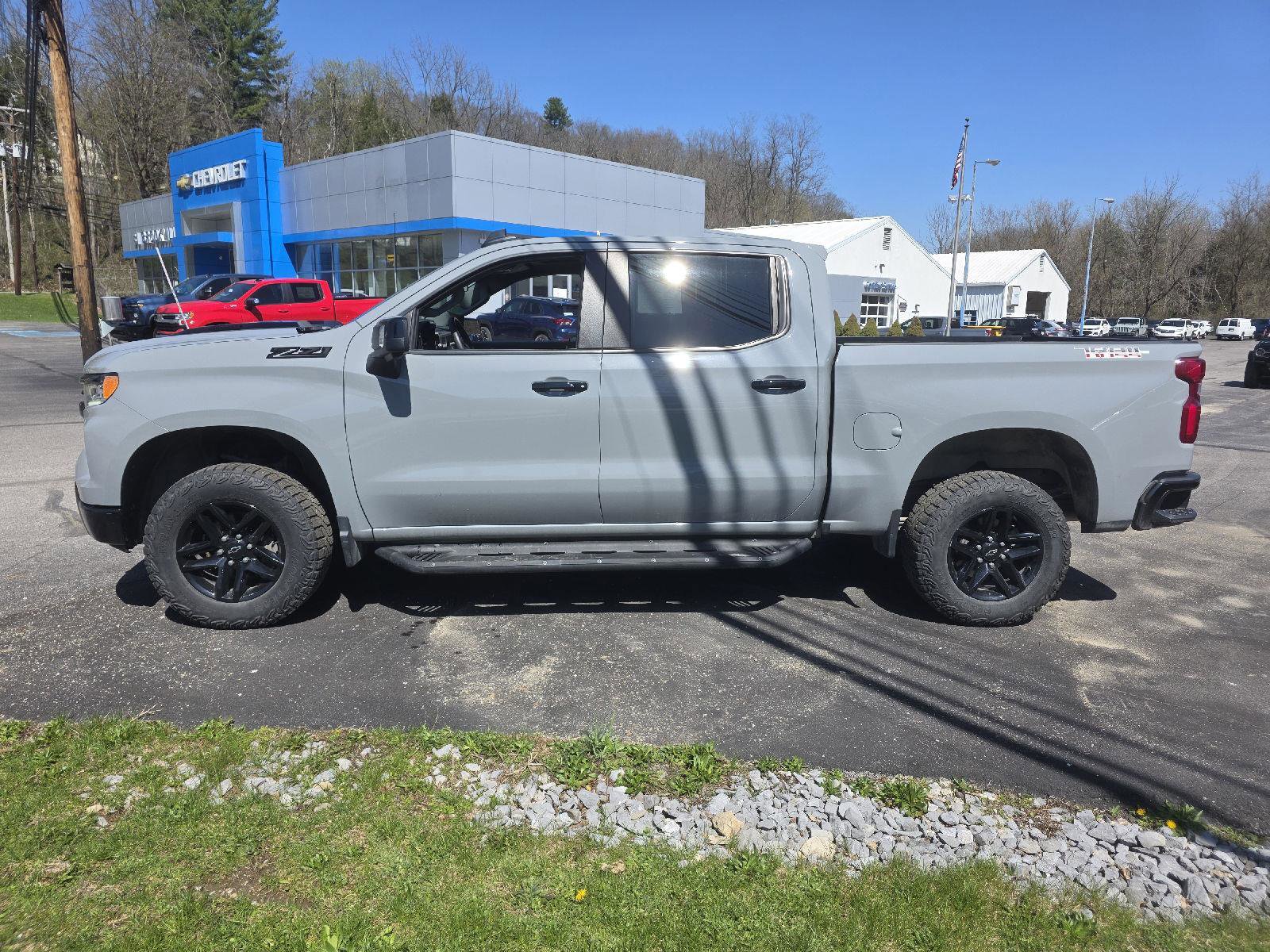 Used 2024 Chevrolet Silverado 1500 LT Trail Boss w/ Convenience Package II image 4