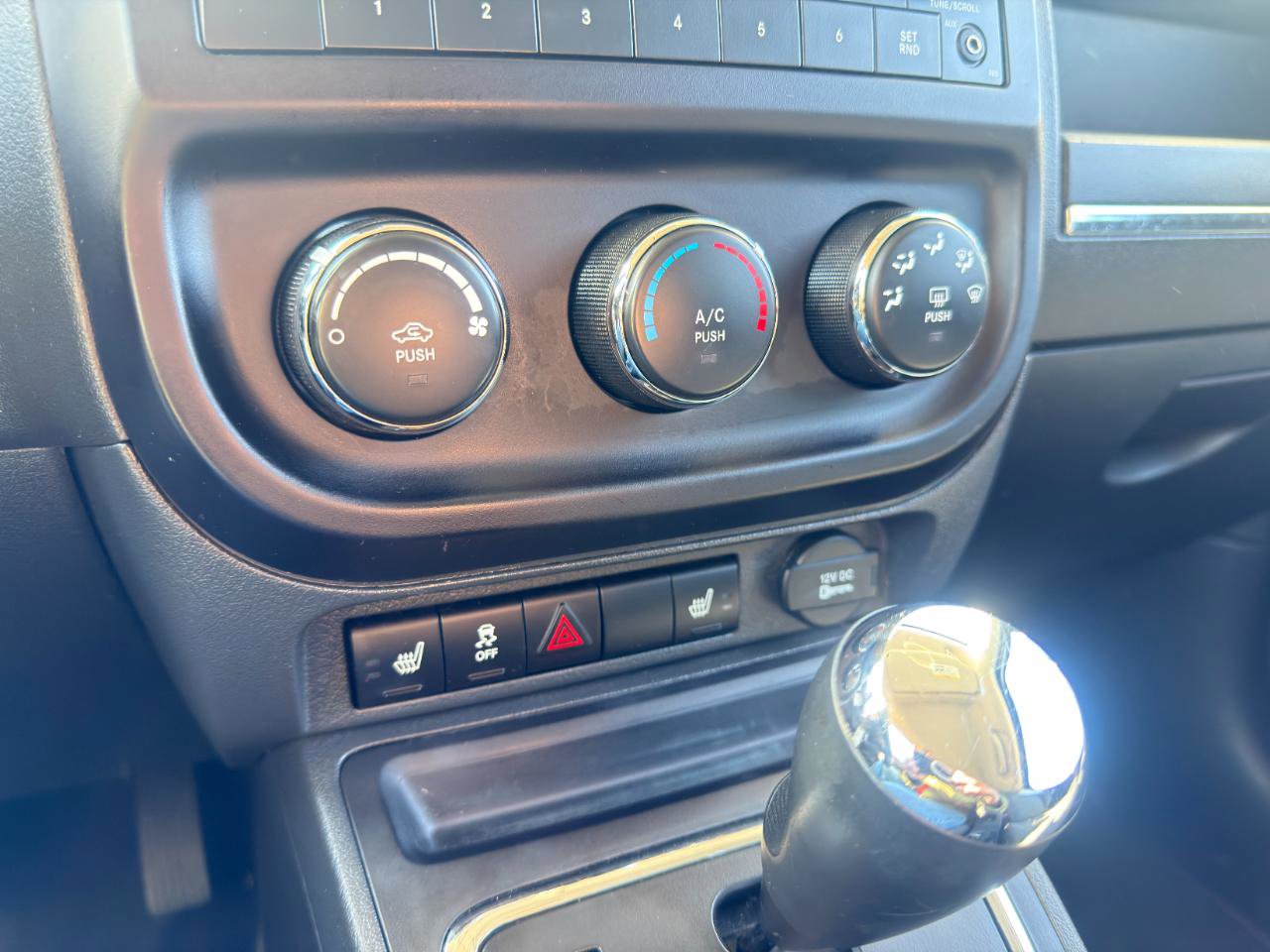 Used 2015 Jeep Patriot Latitude AWD/4WD image 42