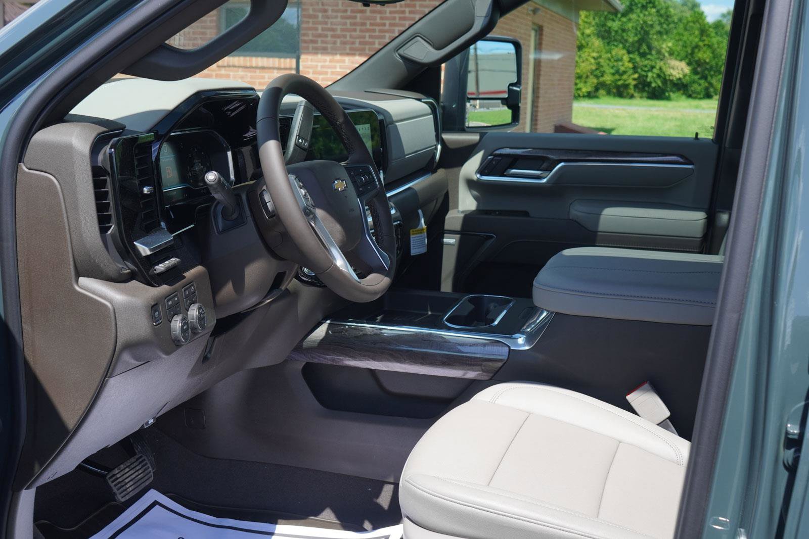 New 2025 Chevrolet Silverado 2500 LTZ w/ LTZ Premium Package image 24