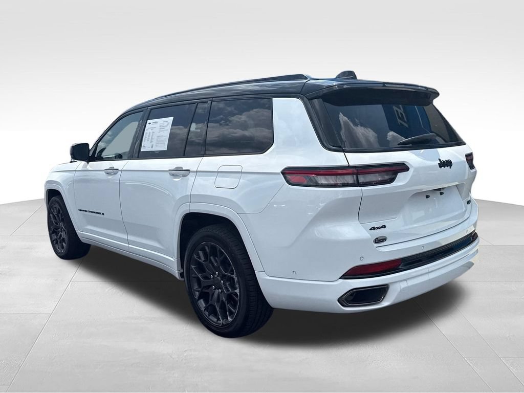 Used 2025 Jeep Grand Cherokee L Summit w/ Obsidian Package AWD/4WD image 3