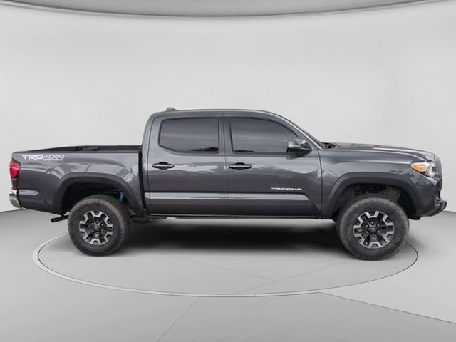 Used 2018 Toyota Tacoma TRD Off-Road AWD/4WD image 2