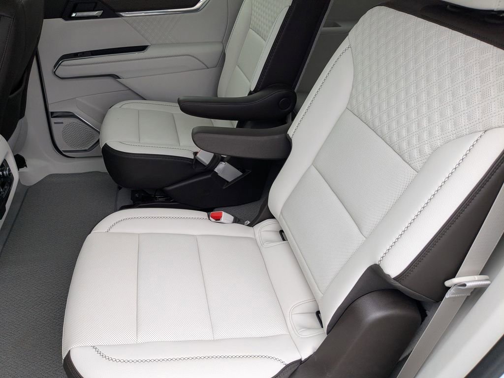 Used 2024 GMC Acadia Denali image 14