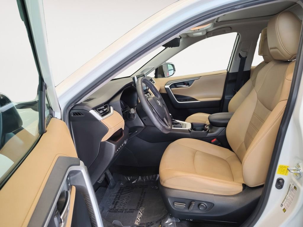 Used 2021 Toyota RAV4 Limited FWD image 25