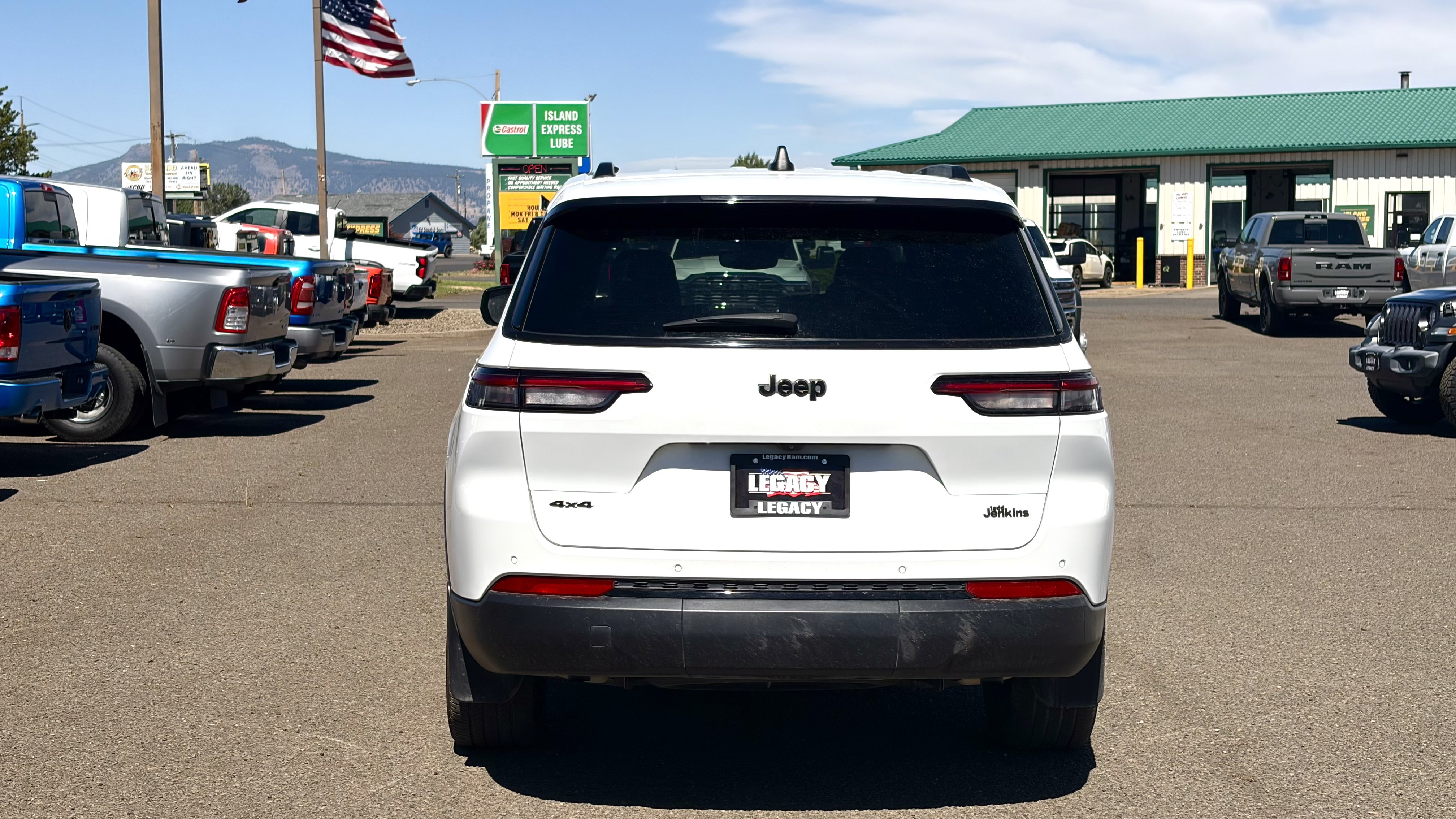 Used 2024 Jeep Grand Cherokee L Laredo AWD/4WD image 6