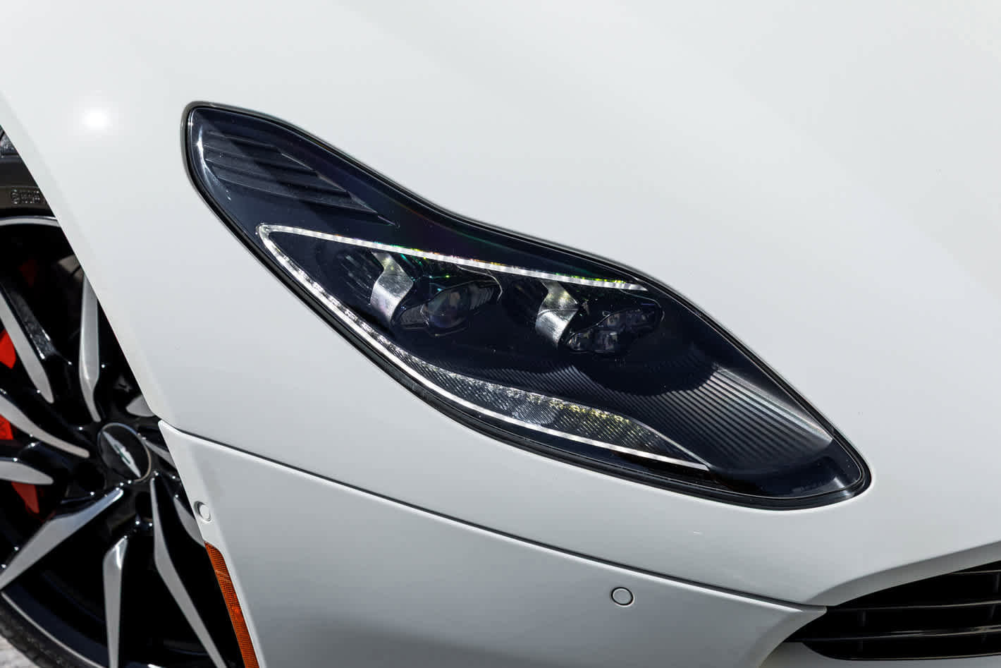 Used 2019 Aston Martin DB11 Volante image 16