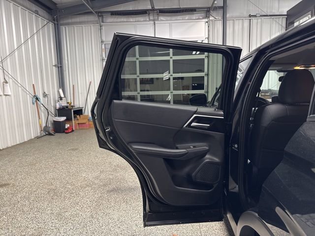 Used 2024 Mitsubishi Outlander SE Black Edition FWD image 17