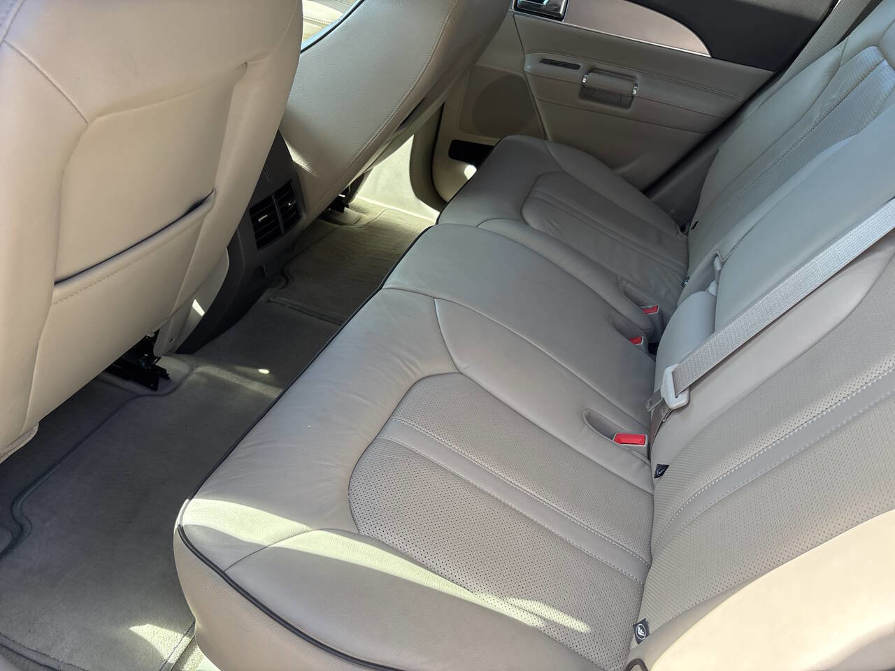 Used 2014 Lincoln MKX AWD w/ Equipment Group 102A image 19