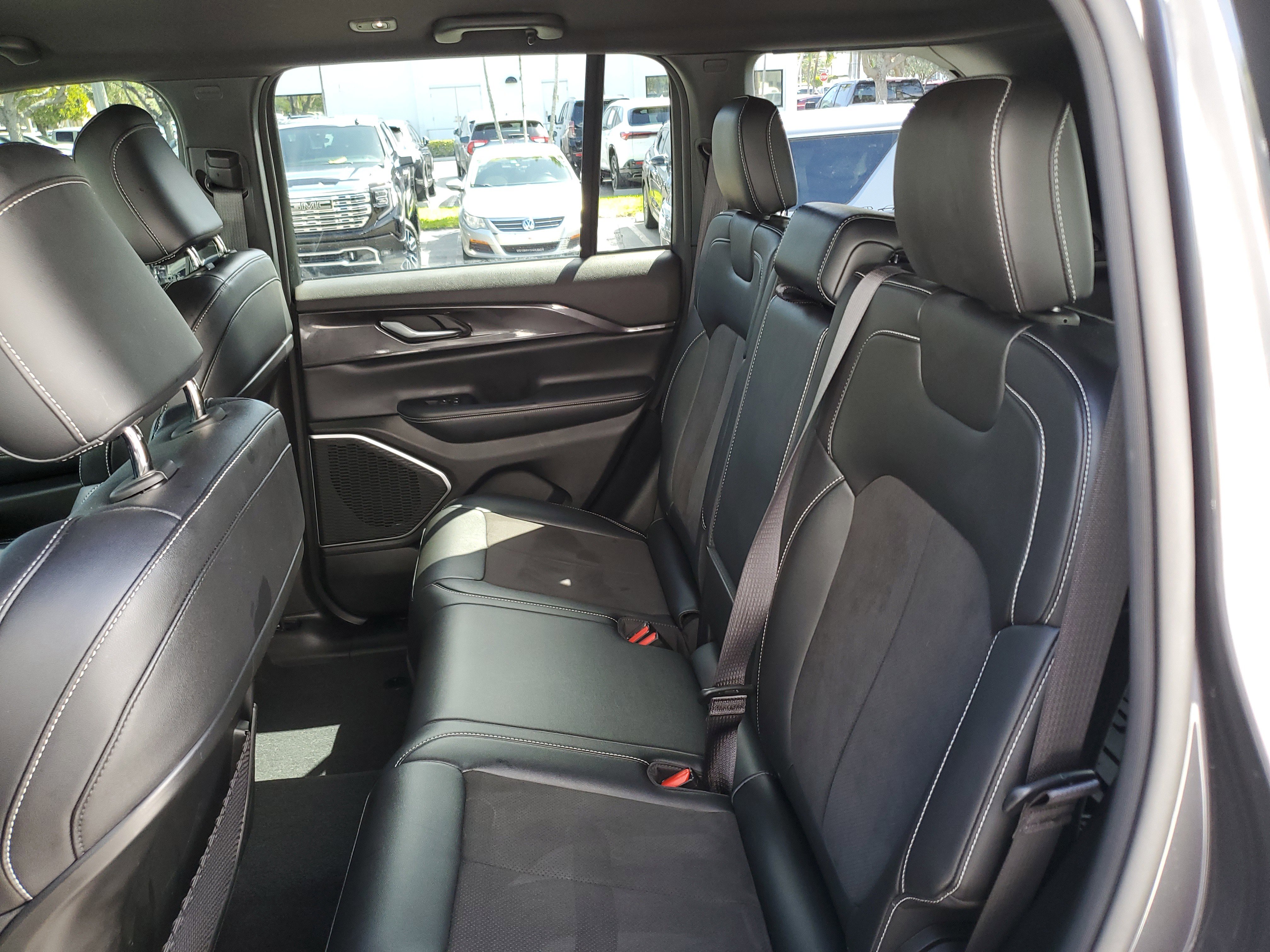 Used 2022 Jeep Grand Cherokee Altitude image 13