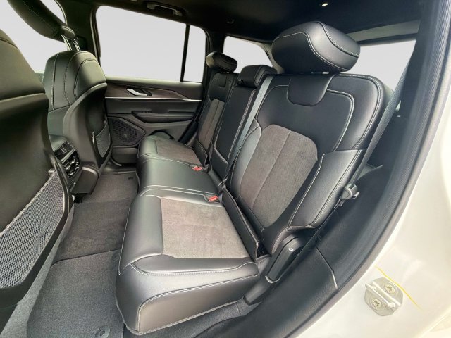 New 2026 Jeep Grand Cherokee Altitude AWD/4WD image 15