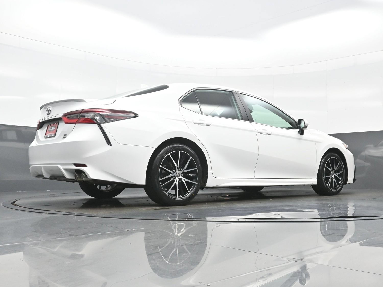 Used 2024 Toyota Camry SE AWD/4WD image 32