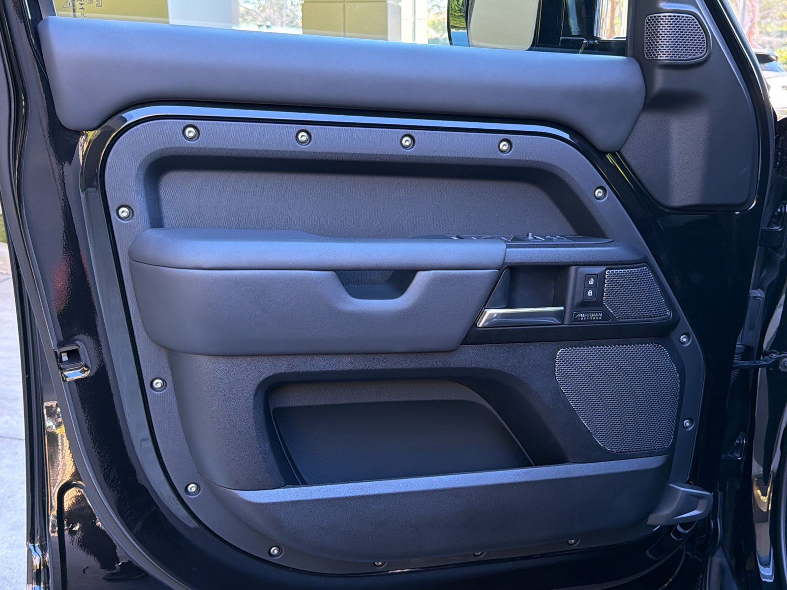 Used 2024 Land Rover Defender 110 V8 AWD/4WD image 14