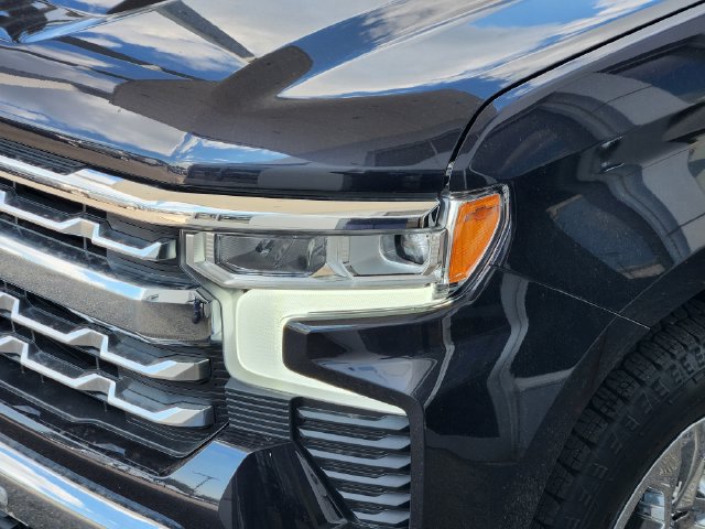 Used 2024 Chevrolet Silverado 1500 LTZ w/ Z71 Off-Road Package AWD/4WD image 7