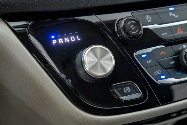 Used 2019 Chrysler Pacifica Touring-L FWD image 28