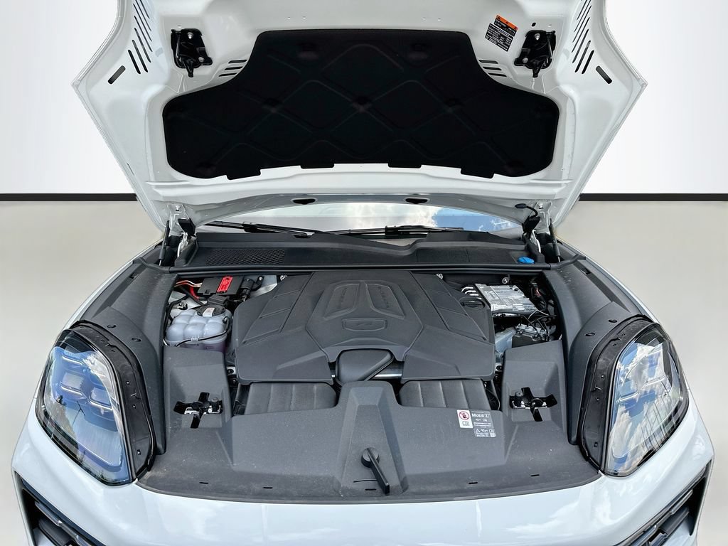 Certified 2026 Porsche Cayenne AWD/4WD image 32