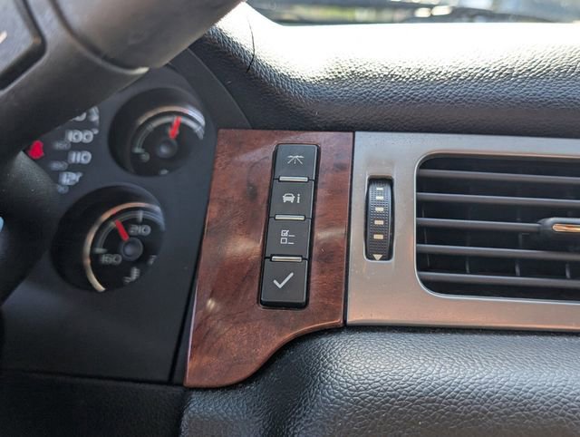 Used 2013 Chevrolet Avalanche LT image 18