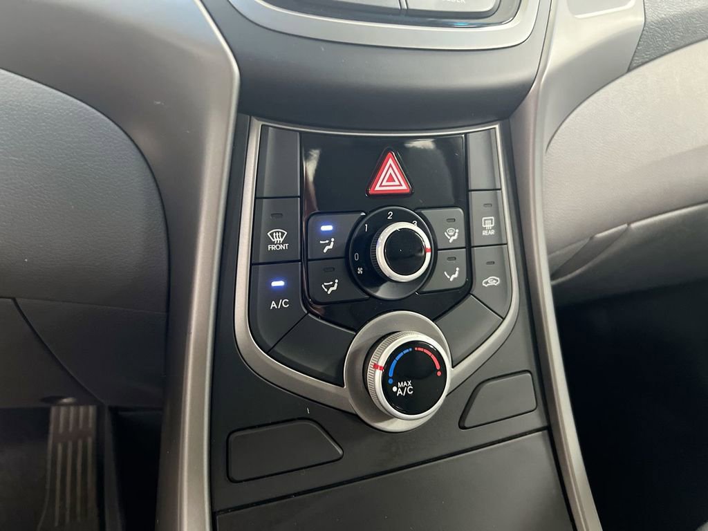 Used 2015 Hyundai Elantra SE FWD image 15