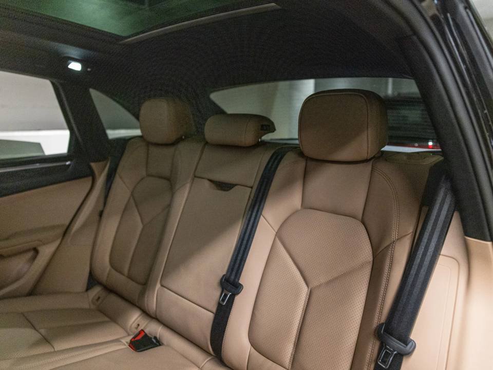 Certified 2026 Porsche Macan AWD/4WD image 30