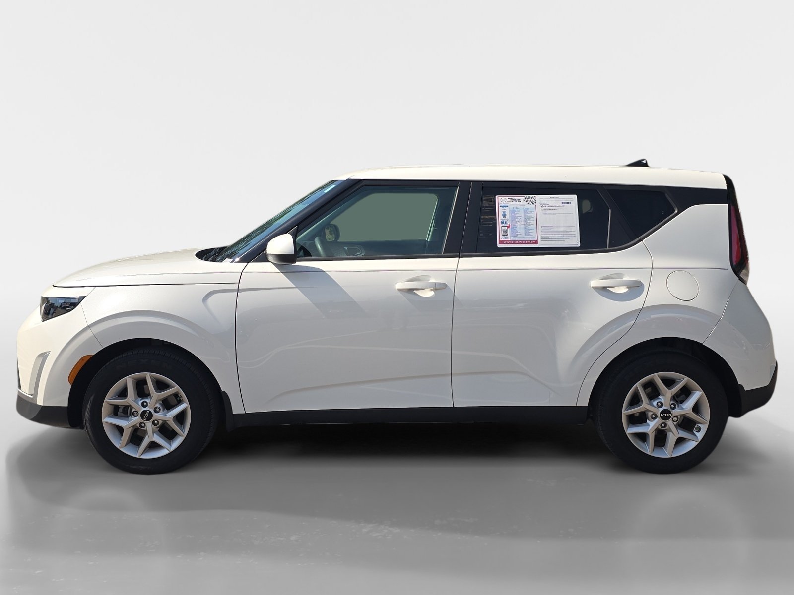 Used 2024 Kia Soul LX w/ Option Group 015 FWD image 2